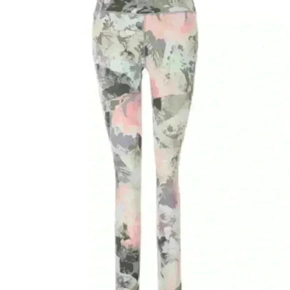 Define PowerHold® Mid-Rise Legging - Picture 4 of 11